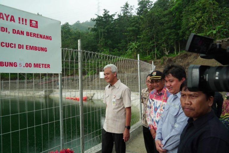 Hibahkan Tanah, Ganjar Beri Nama Subari pada Embung yang Diresmikan