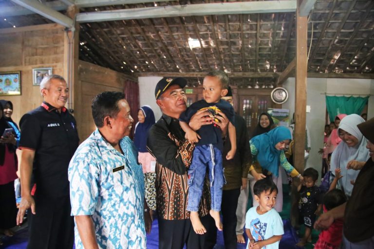 Menko PMK Minta Dana Desa untuk Penanganan Kemiskinan Ekstrem dan Stunting