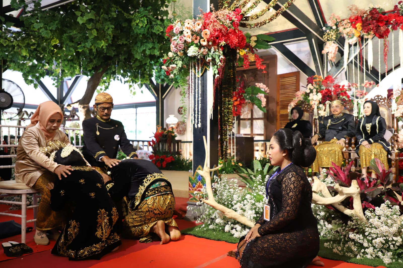 Bupati Purworejo Mantu 22 Pasang Pengantin