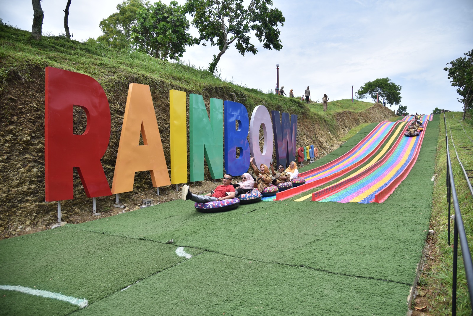 Bupati Buka Pitris Ocean View dengan Rainbow Slide Terpanjang di Indonesia