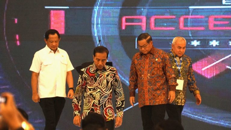 Presiden Jokowi usai membuka Rakernas APPSI Tahun 2023, Kamis (23/02/2023), di Balikpapan, Kaltim. (Foto: Humas Setkab)