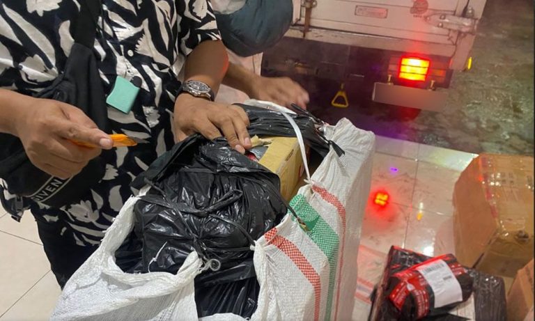 Bea Cukai Mengamankan Puluhan Slop Rokok Ilegal di Gudang Jasa Ekspedisi di Kudus