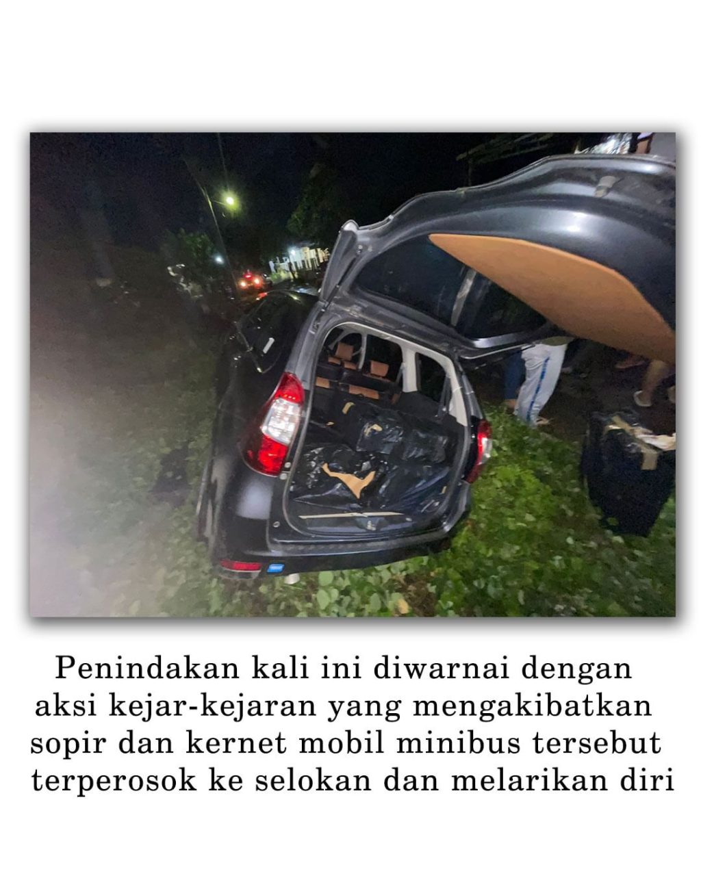 Terperosok usai Kejar-kejaran, Minibus Pengangkut Rokok Ilegal Diamankan Bea Cukai Kudus