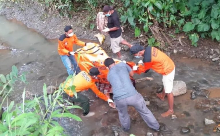 Pria Lansia Ditemukan Tewas dengan Luka Lebam di Sungai Salak