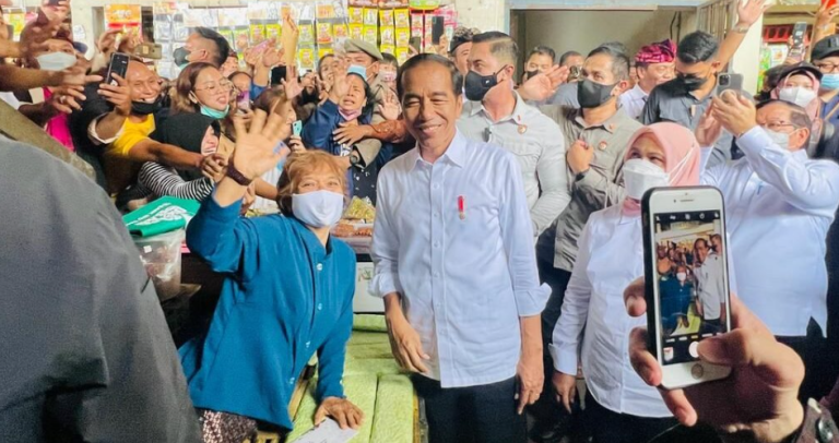 Pedagang Pasar Anyar Antusias Sambut Kunjungan Presiden dan Ibu Iriana