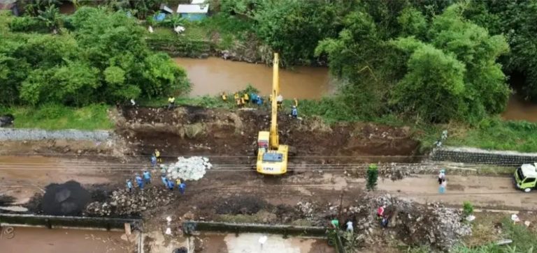 BPBD dan Dinas PUPR Tangani Lima Tanggul Jebol di Mejobo