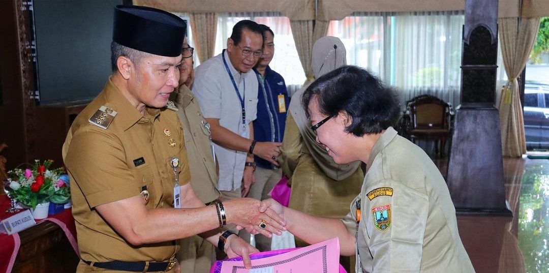 Bupati Ingatkan Tugas Baru para PNS Penerima SK Pensiun