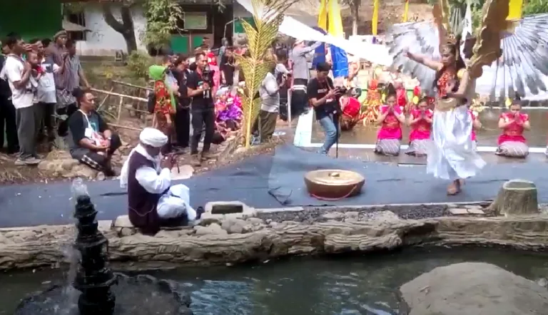 Kisah Pemandian Air Panas, Berkah Tirta Nirmala Bayanan