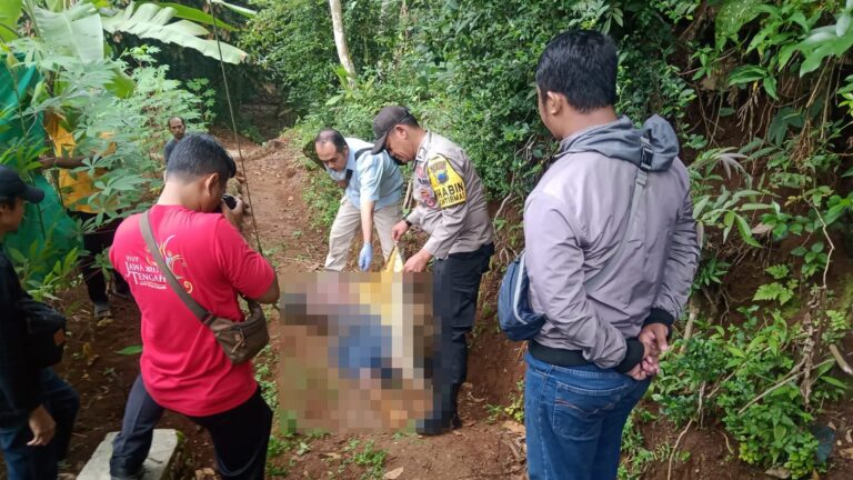 Tersengat Aliran Listrik Kawat Tiang Pancang, Pria Paruh Baya Tewas