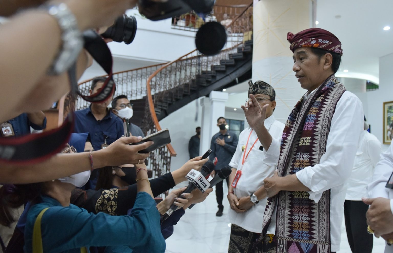 Harga Beras dan Minyak Naik, Presiden Jokowi Ajak Pemerintah Daerah Kendalikan Inflasi