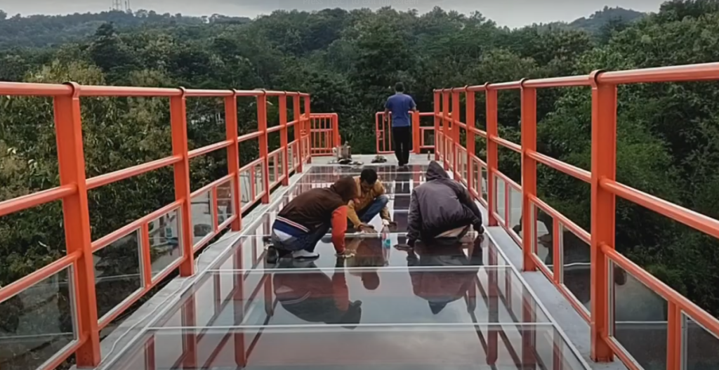 Sebelum Dibuka, Disbudpar Lakukan Kajian Jembatan Kaca Tinjomoyo
