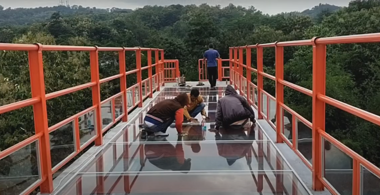 Sebelum Dibuka, Disbudpar Lakukan Kajian Jembatan Kaca Tinjomoyo
