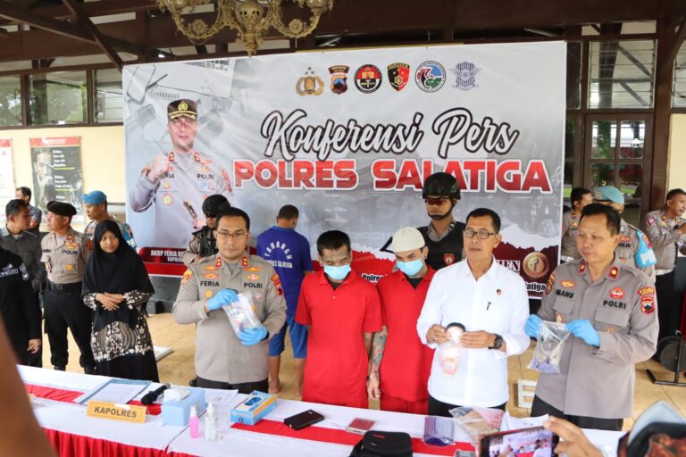 Satresnarkoba Polres Salatiga Bekuk Dua Pengedar Sabu