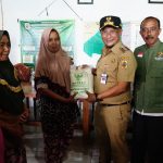 Baznas Pati Salurkan Bantuan 1,4 Ton Beras pada Korban Banjir Desa Kosekan