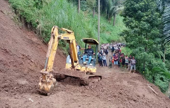 Hujan Lebat, Sejumlah Titik di Kabupaten Pekalongan Longsor