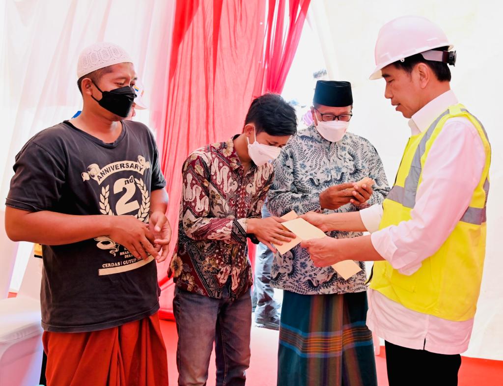 Presiden Temui Perwakilan Warga yang Demo saat Peresmian Tol Semarang-Demak