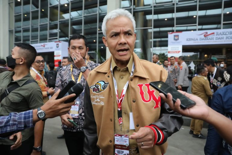 Ganjar Tanggapi Kerusuhan di Jatidiri, Ajak Ngopi para Suporter