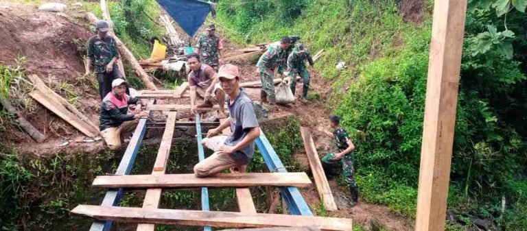 Dengan Dana Swadaya, Jembatan Desa Soneyan dan Tegalarum Dibangun