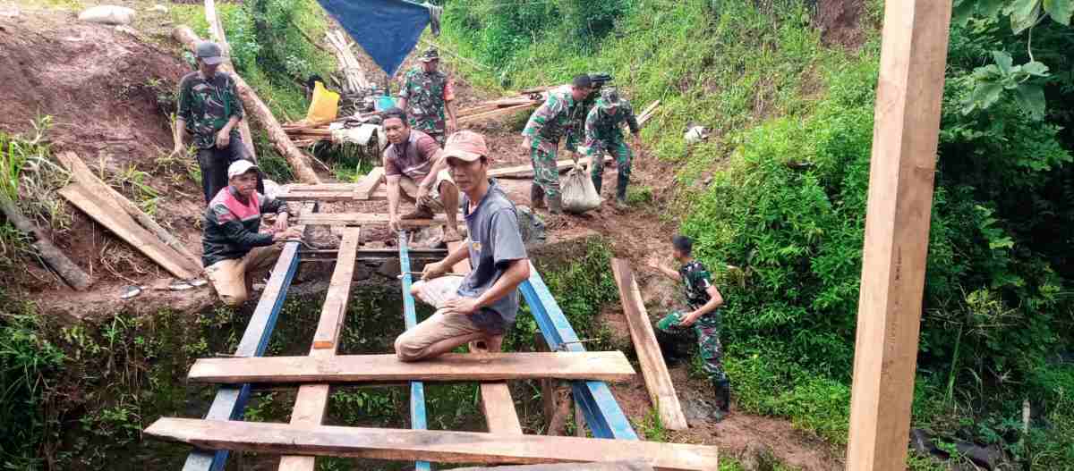 Dengan Dana Swadaya, Jembatan Desa Soneyan dan Tegalarum Dibangun