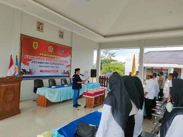 Camat Tony Melantik Secara Langsung Pengurus Karang Taruna Tlogowungu 2022/2027