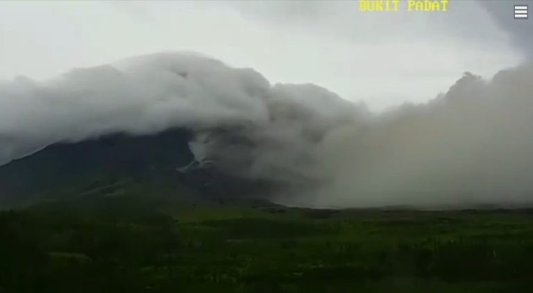 Semeru Kembali Erupsi, Semburkan Kolom Abu Setinggi 1.500 Meter
