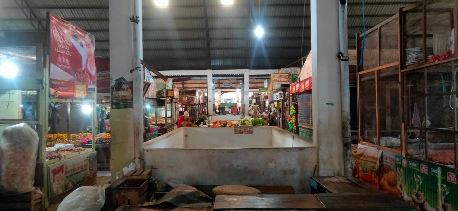 Pedagang Sayur di Lantai 2 Pasar Bitingan Keluhkan Pedagang Sayur Malam