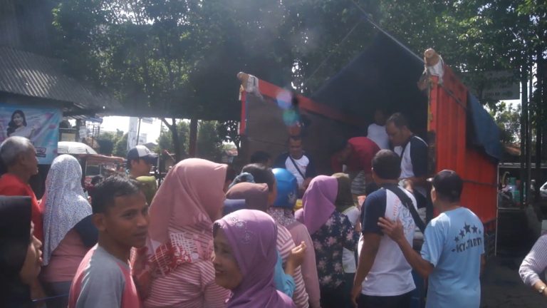 5 Ton Beras Murah Perum Bulog Diserbu Warga Purwodadi