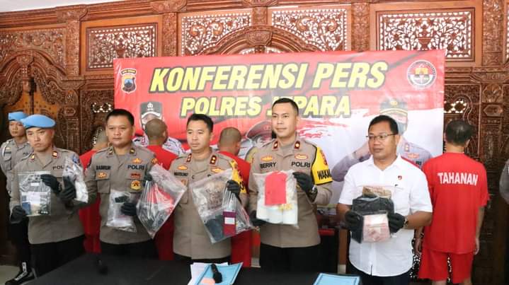 Ungkap Kasus Narkotika, Satresnarkoba Polres Jepara Amankan 6 Tersangka