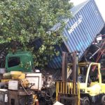 Diduga Selip, Truk Kontainer Terjun dari Flyover Pelabuhan Tanjung Emas