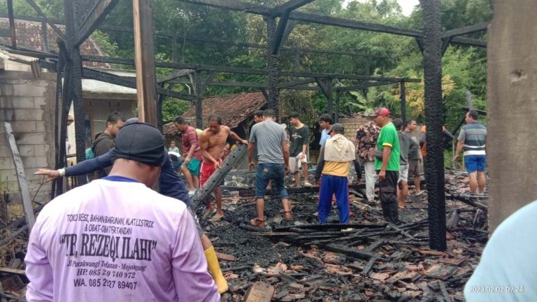 Diduga Korsleting Listrik, Sebuah Rumah di Pati Ludes Dilalap Api