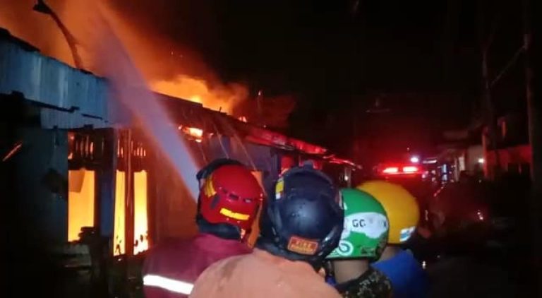 Rumah Warga Noyontaansari Dilalap Jago Merah