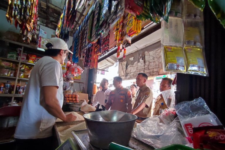 Polsek Kranggan, Cek Ketersediaan Barang dan Stabilitas Harga Sembako