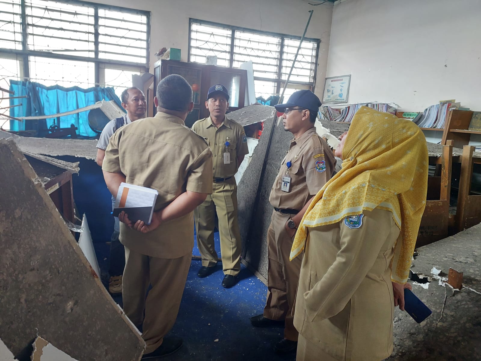 Disdikbud Respon Ambrolnya Plafon SDN Panggung 8 Tegal Akibat Angin Kencang