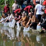 Bupati Tebar Benih Ikan, Dongkrak Tingkat Konsumsi Ikan Masyarakat