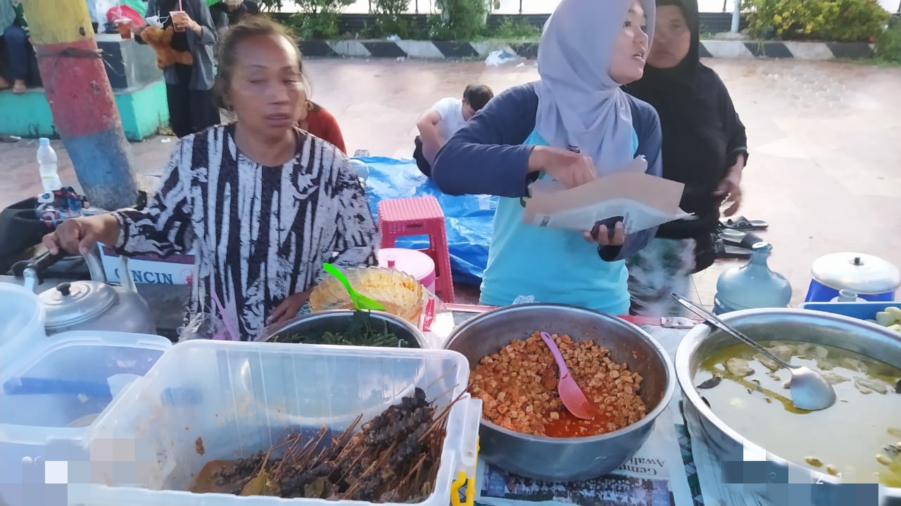 Lontong Pecel dan Sate Keong Jadi Menu Andalan Saat Megengan