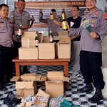 Gelar Razia, Polsek Ketanggungan Sita Ribuan Petasan dan Ratusan Botol Miras