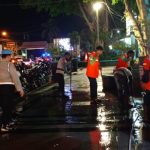 Kapolres Pimpin Pembersihan Abu Vulkanik di Seputar Alun-Alun
