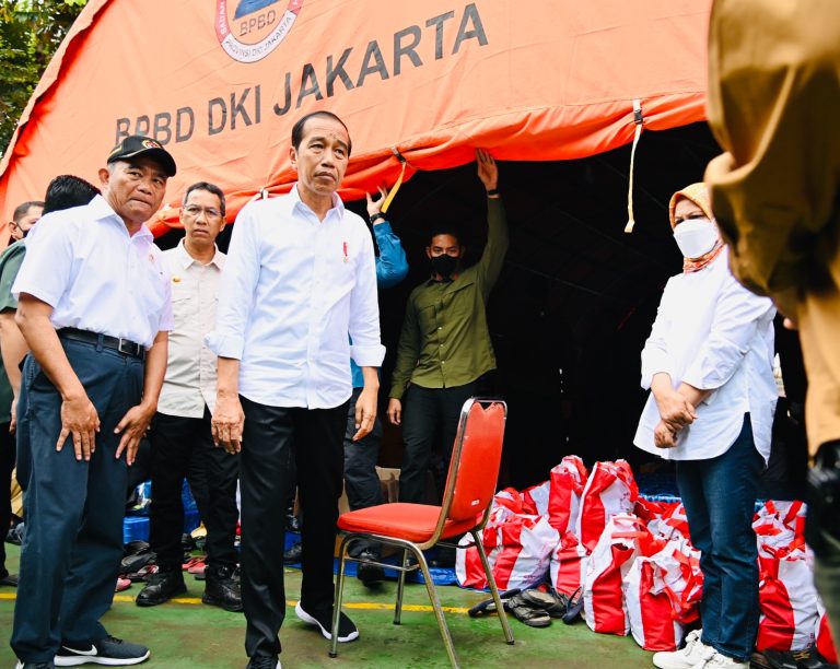 Menko PMK Pastikan Tanggap Darurat Kebakaran Depo Pertamina Berjalan Baik