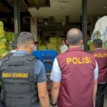 Bareskrim Bongkar Gudang Penyimpanan Pakaian Thrifting