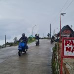 Jalan Bantuan Gubernur di Desa Kembanglangit Kini Jadi Tujuan Wisata