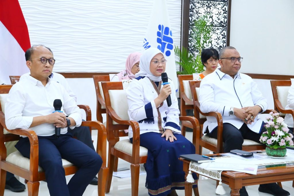 Menaker Terbitkan Surat Edaran THR Keagamaan 2023: THR Wajib Dibayar Penuh