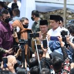 Presiden Jokowi memberikan keterangan pers, di Pondok Pesantren Al-Ittifaq, Kab. Bandung, Jabar, Senin (06/03).