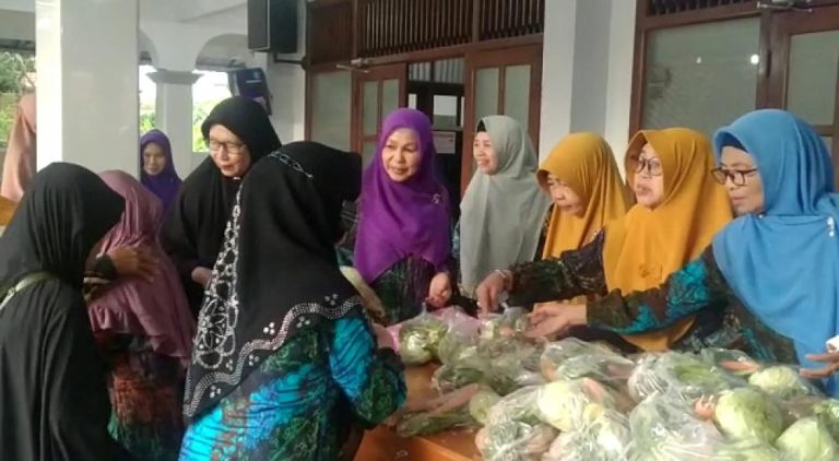 Bayar Pakai Doa, Ratusan Paket Sayuran Dibagikan kepada Jamaah Masjid