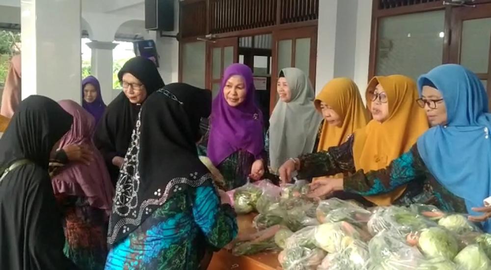 Bayar Pakai Doa, Ratusan Paket Sayuran Dibagikan kepada Jamaah Masjid