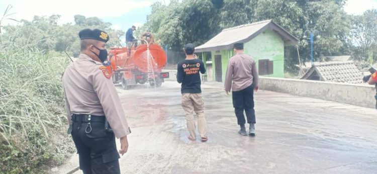 Polda Jateng Siagakan Personel, Brimob Diterjunkan di Wilayah Terdampak Erupsi