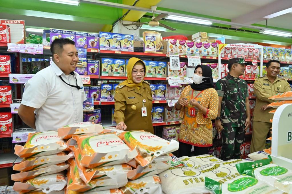 Pantau Pasar, Bupati: Harga Kebutuhan Pokok Relatif Stabil dan Stok Aman