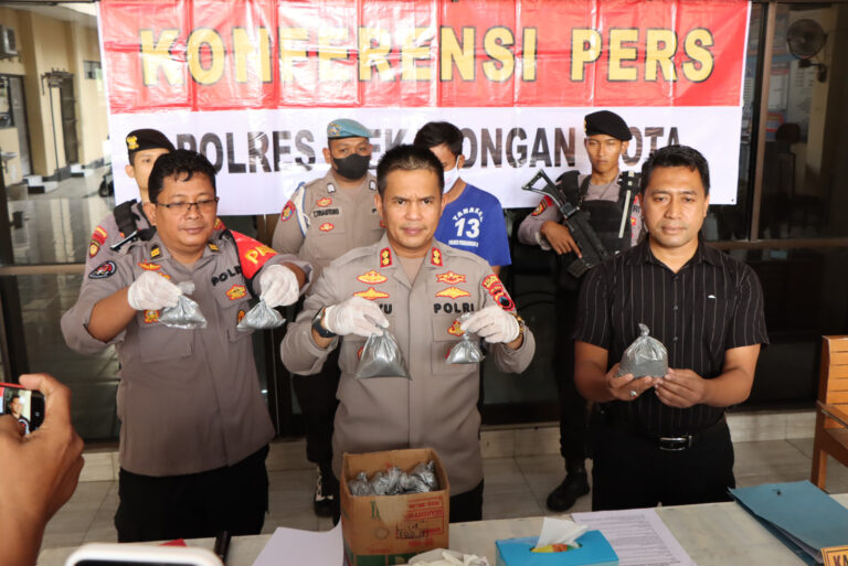Polres Pekalongan Kota Amankan 6 Kg Bubuk Petasan Siap Jual