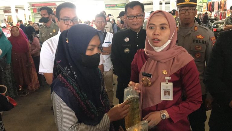 Pemkab Gencar Operasi Pasar, Stabilkan Kelangkaan Minyak dan Harga Beras