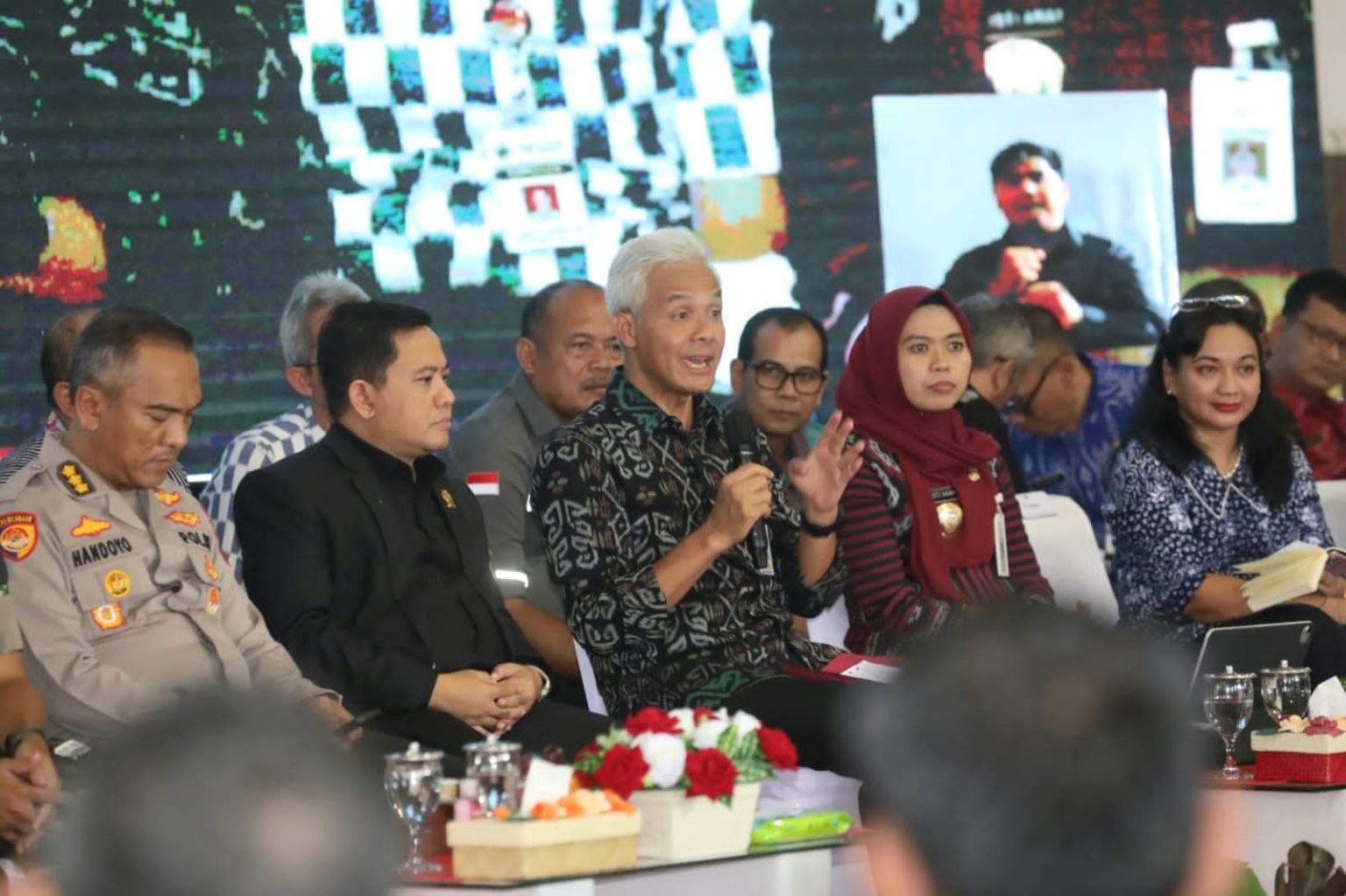 Ganjar Minta Pemkab dan DPRD Demak Satu Pikiran Tentang Rob dan Tanggul Laut