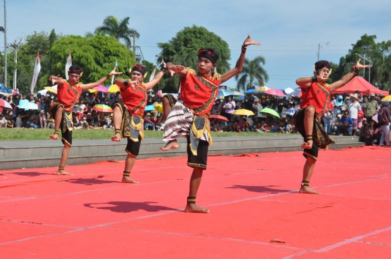 Panggung Seni Tradisi Memeriahkan Hari Jadi Kabupaten Cilacap ke-167